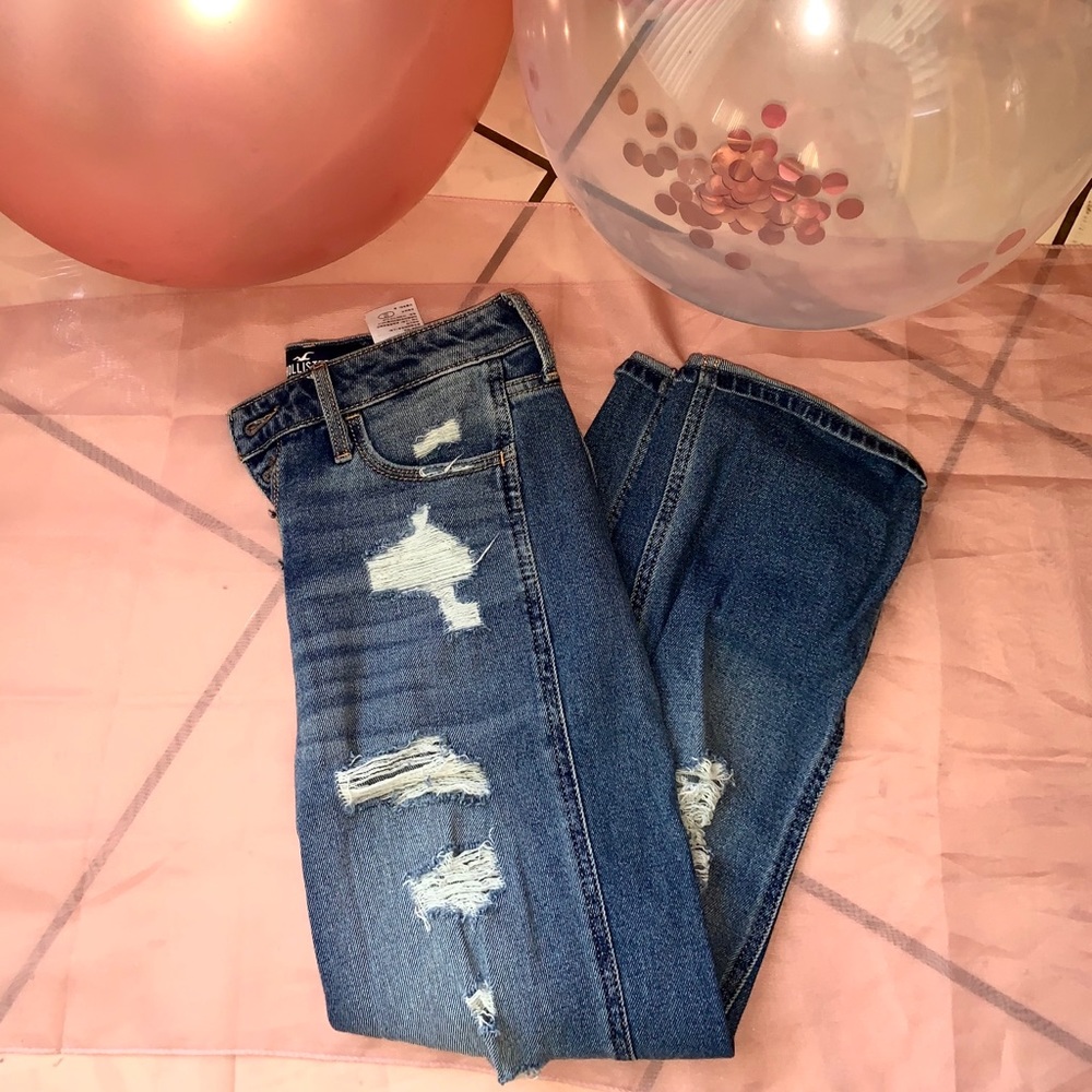 Distressed Buttonfly Boyfriend Jeans (hollister)